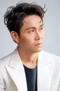 韩国演员吴世正，在《恶鬼》饰演可以看见恶鬼的廉海相。